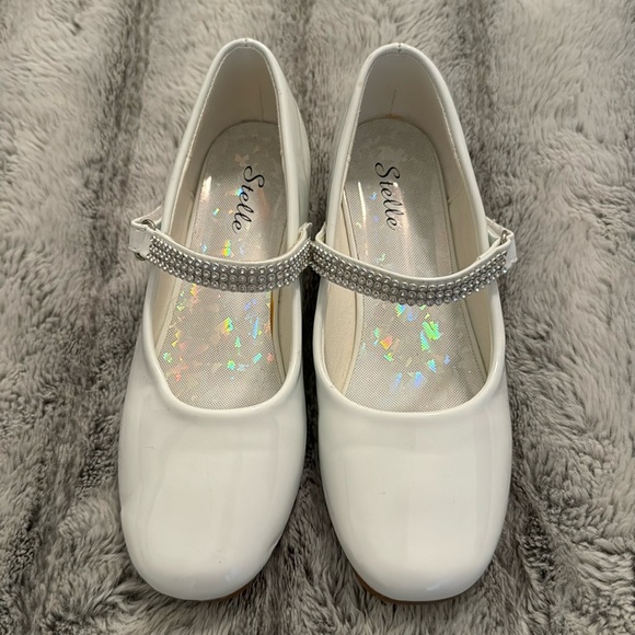 🎀Stelle Girls White Dress Shoes w/ Rhinestone Strap - Size 2🎀 - Picture 1 of 5